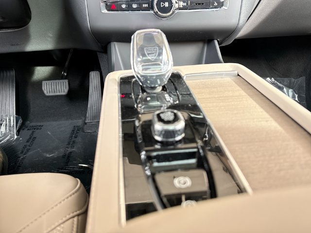 Certified 2026 Volvo XC90 B6 Plus AWD/4WD image 26