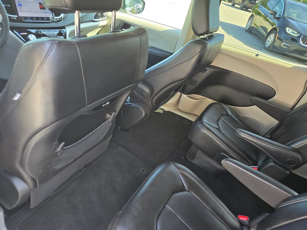 Used 2024 Chrysler Pacifica Touring-L FWD image 25