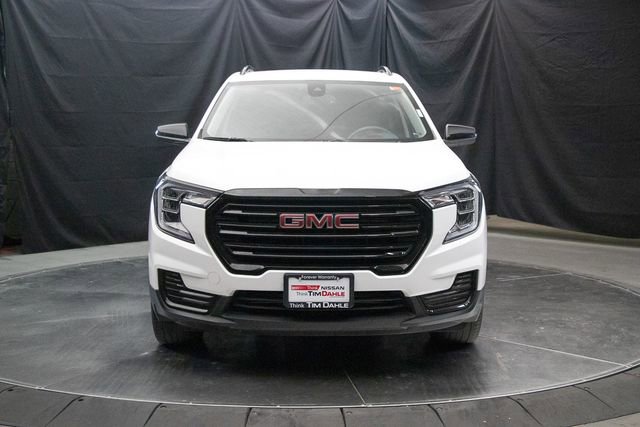 Used 2024 GMC Terrain SLE w/ Elevation Edition image 4