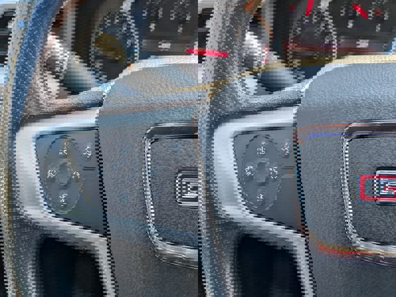 Certified 2023 GMC Acadia SLE w/ Driver Convenience Package image 23