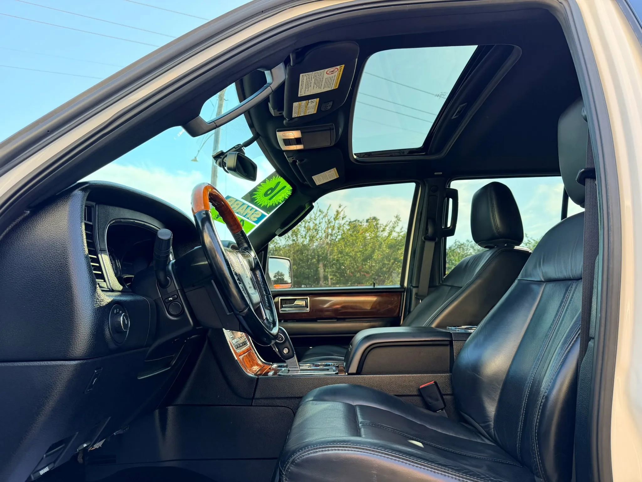 Used 2016 Lincoln Navigator Select AWD/4WD image 10