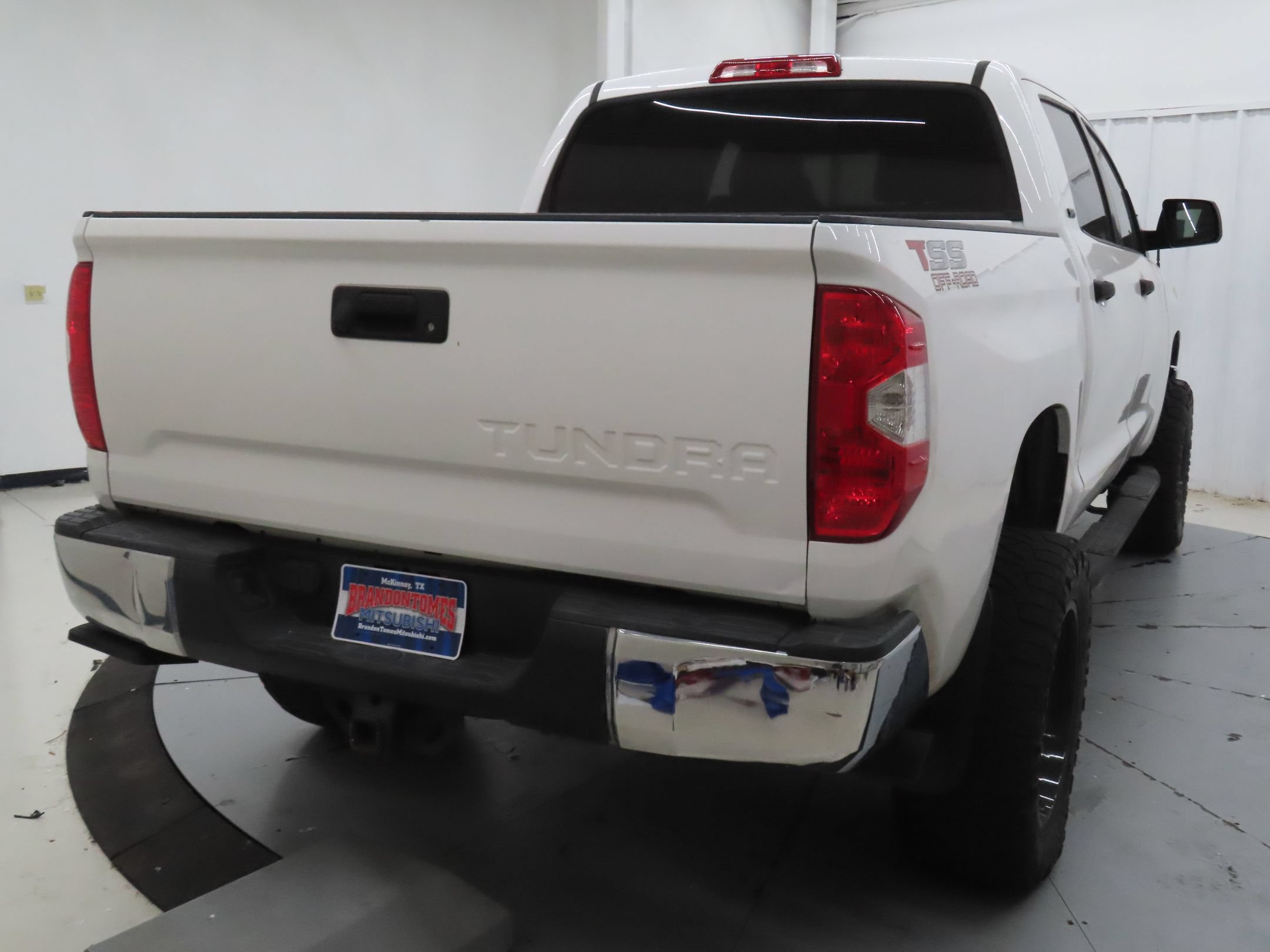 Used 2017 Toyota Tundra SR5 w/ SR5 Upgrade Package RWD image 3