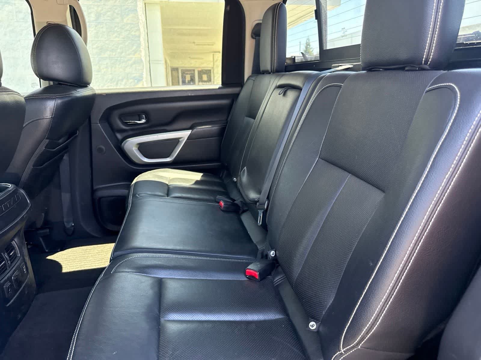 Used 2016 Nissan Titan PRO-4X w/ Pro-4x Convenience Package AWD/4WD image 19