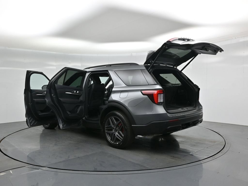 Used 2025 Ford Explorer ST-Line w/ ST-Line Street Pack image 36