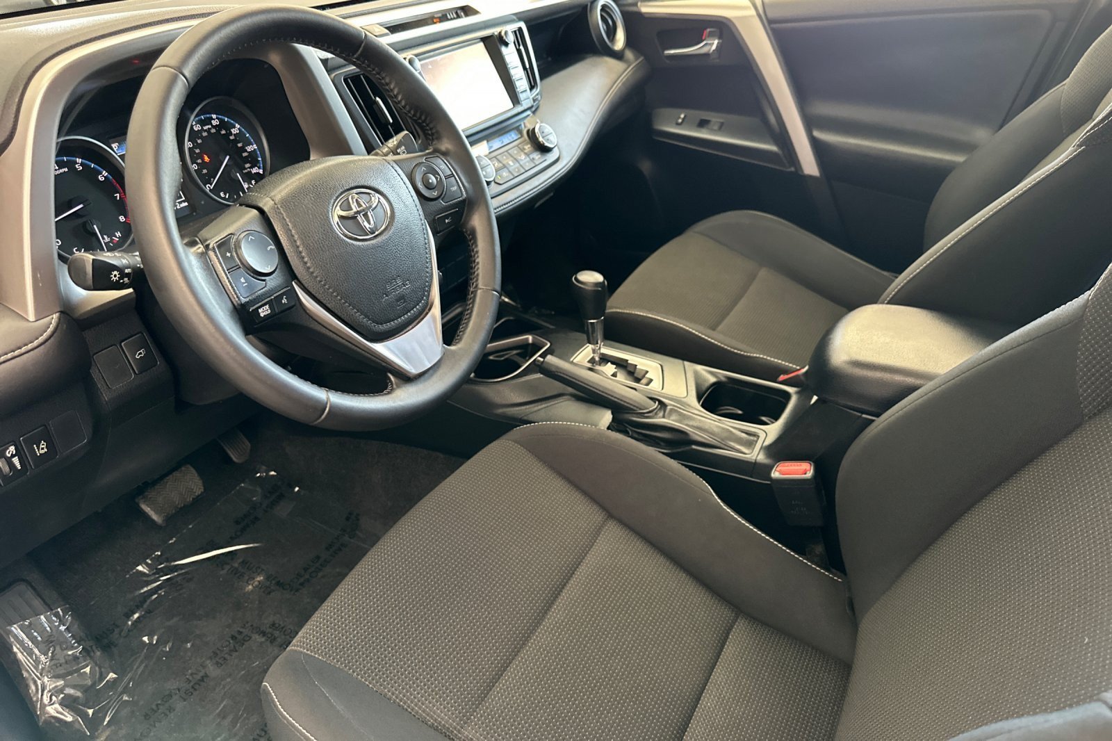 Certified 2017 Toyota RAV4 XLE w/ Carpet Mat Package FWD image 9