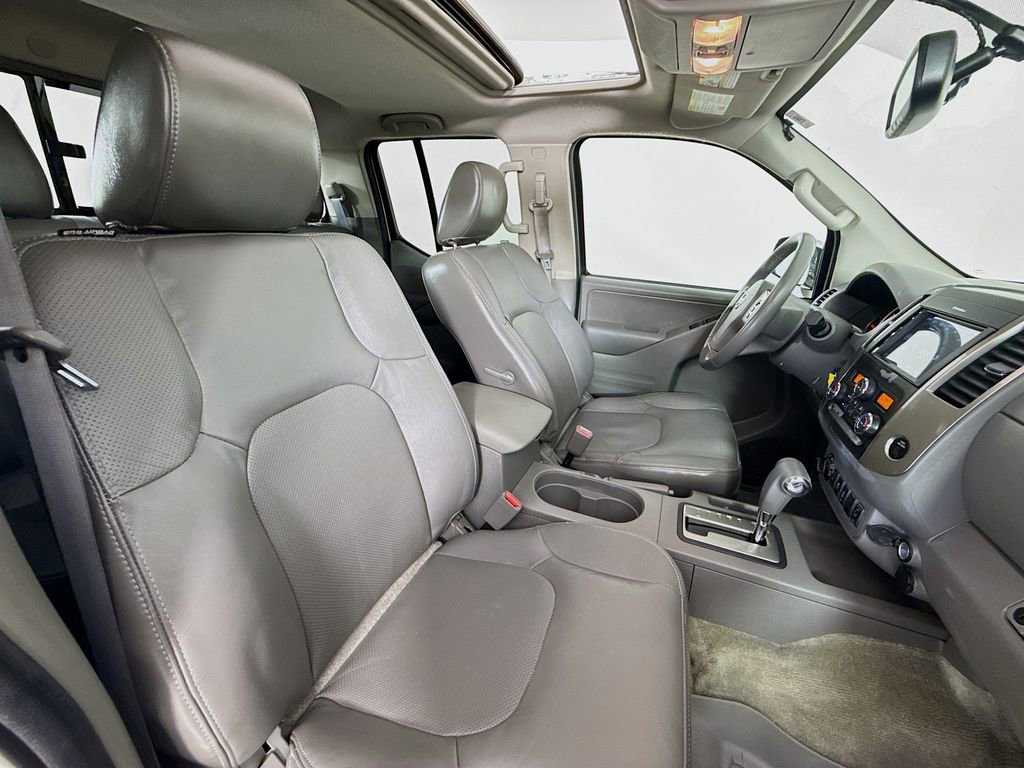 Used 2016 Nissan Frontier SL w/ Moonroof Package AWD/4WD image 28