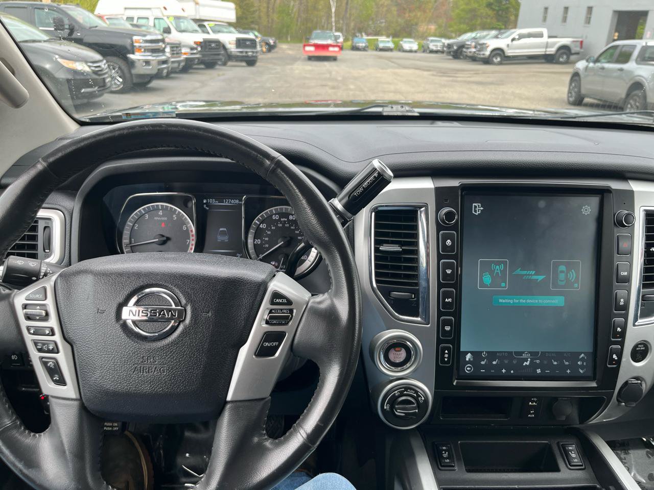 Used 2017 Nissan Titan SV AWD/4WD image 21