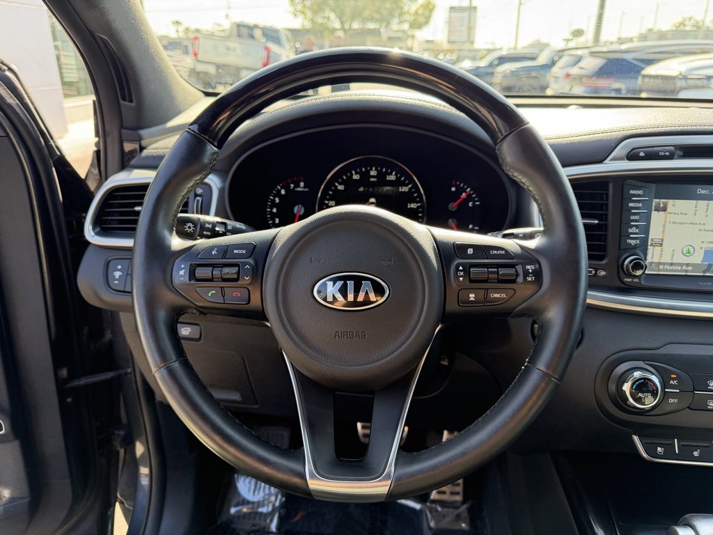 Used 2017 Kia Sorento SX image 17
