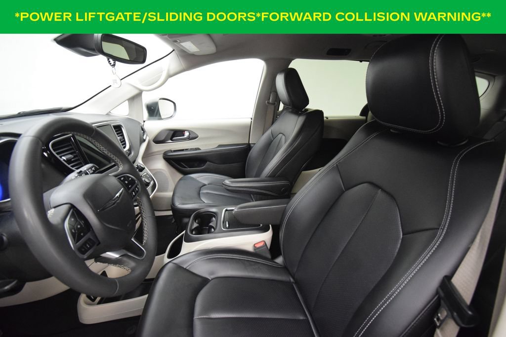 Used 2023 Chrysler Pacifica Touring-L FWD image 11