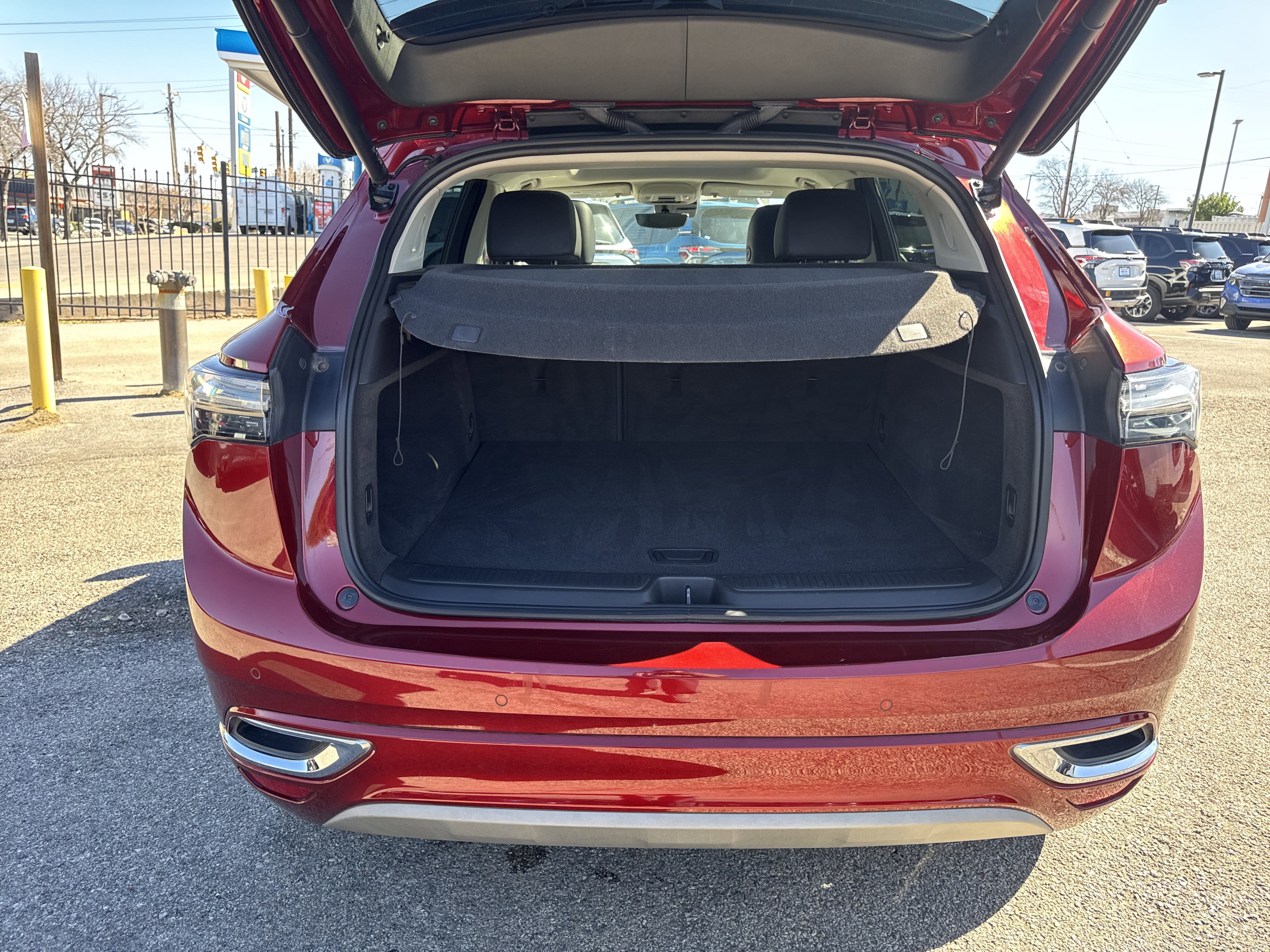 Used 2023 Buick Envision Avenir image 29