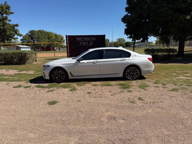 Used 2019 BMW M760i xDrive image 8