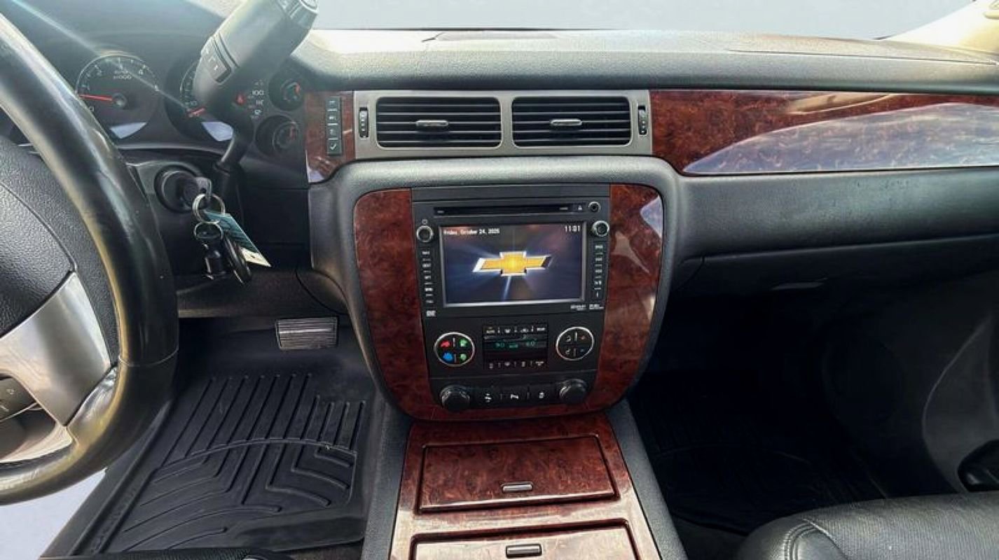 Used 2013 Chevrolet Suburban LTZ image 10