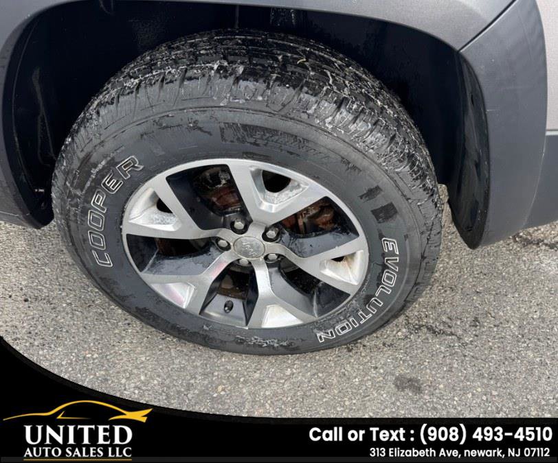 Used 2015 Jeep Cherokee Trailhawk w/ Comfort/Convenience Group AWD/4WD image 8