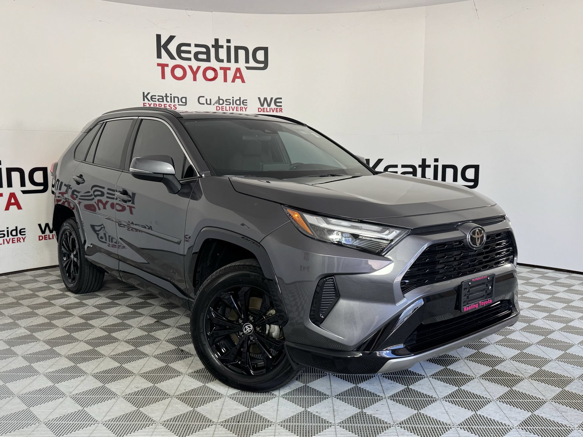 Used 2025 Toyota RAV4 SE w/ Convenience Package AWD/4WD image 3