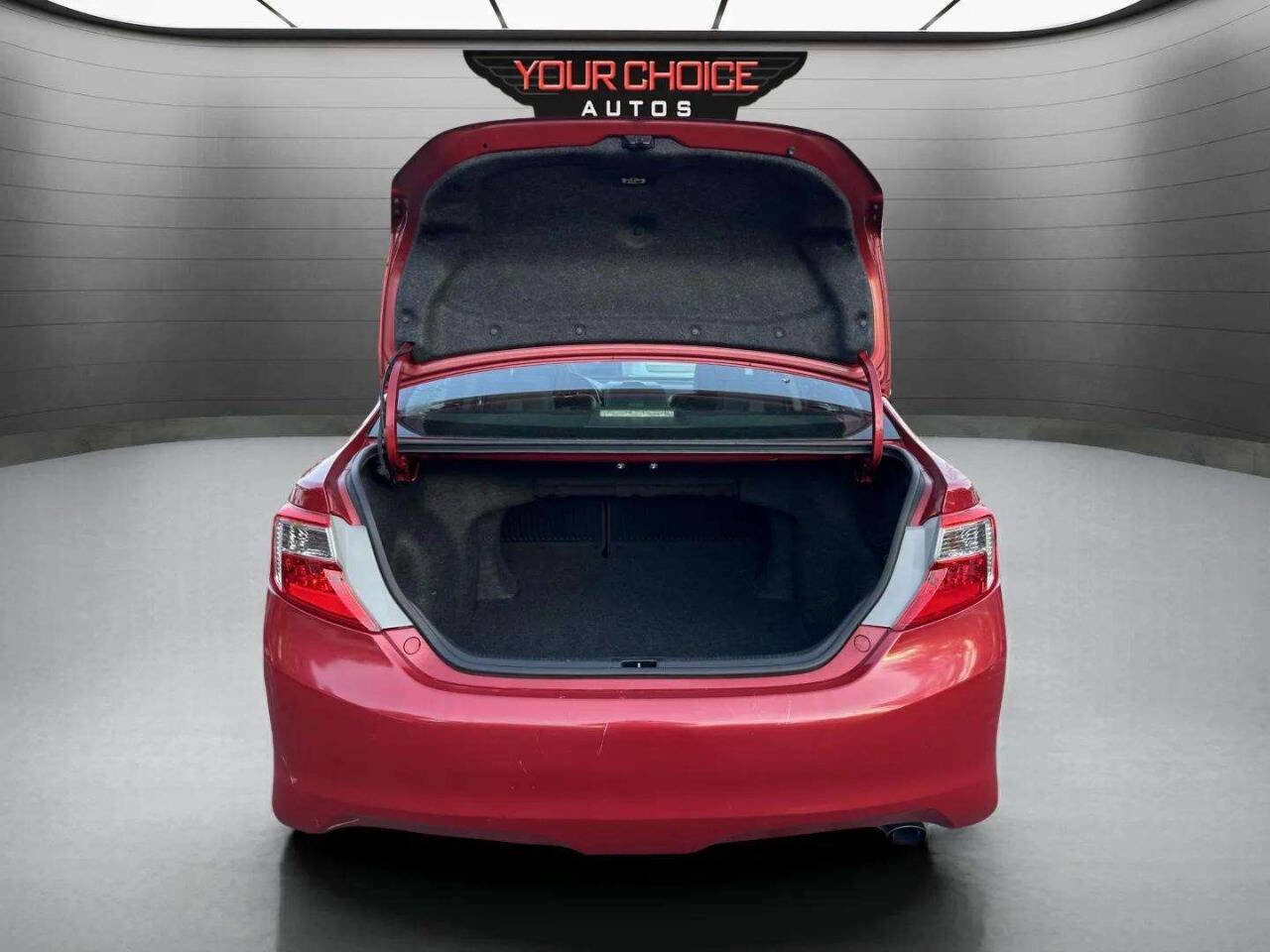 Used 2014 Toyota Camry SE image 11