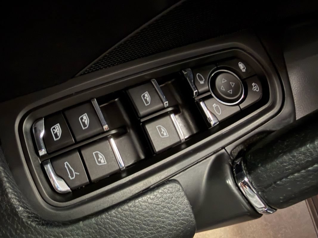 Used 2013 Porsche Cayenne Diesel AWD/4WD image 18