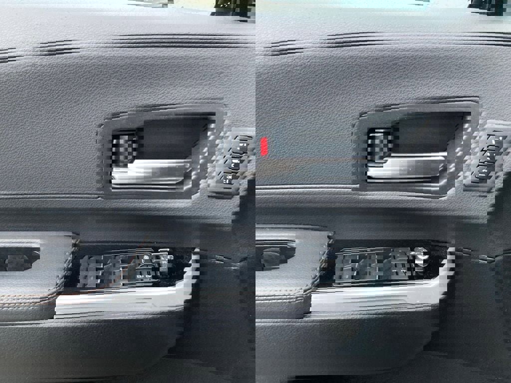 Used 2025 Toyota Sienna Platinum image 15