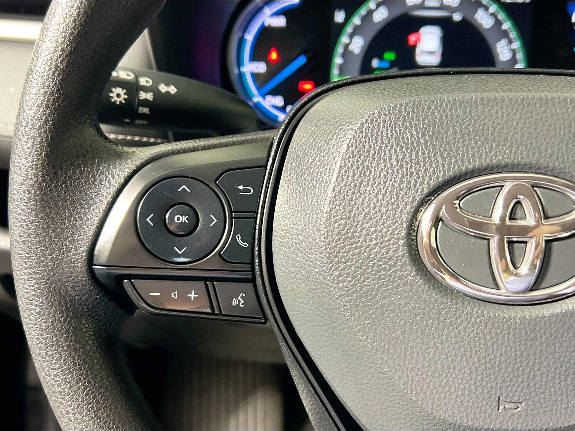 Used 2025 Toyota RAV4 LE image 18