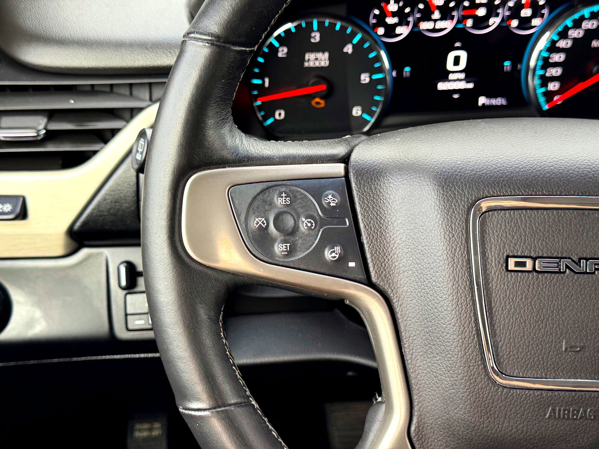 Used 2018 GMC Yukon Denali w/ Open Road Package image 28