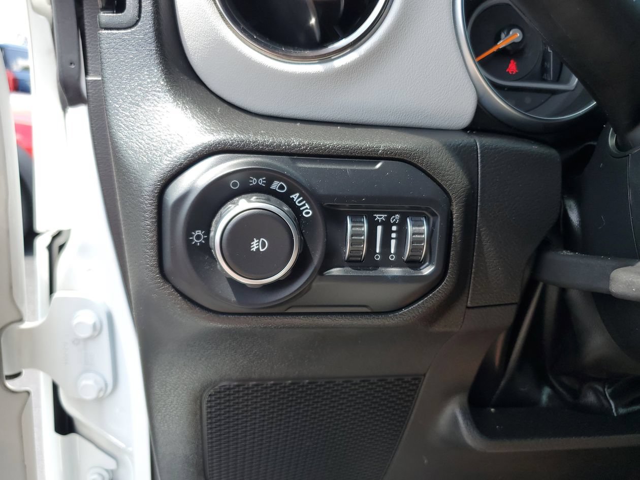Used 2022 Jeep Wrangler Unlimited Sahara AWD/4WD image 29