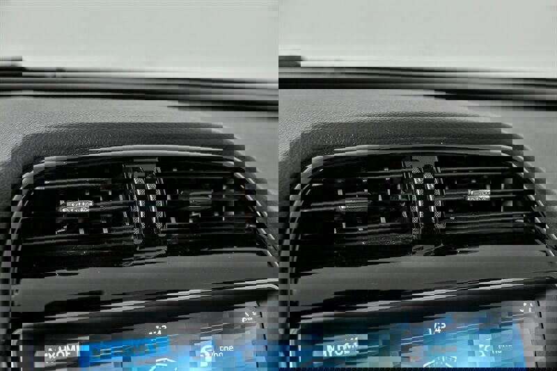 Used 2017 Jaguar F-PACE Prestige image 28