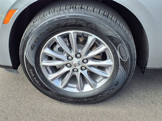 Used 2023 Buick Enclave Essence image 26