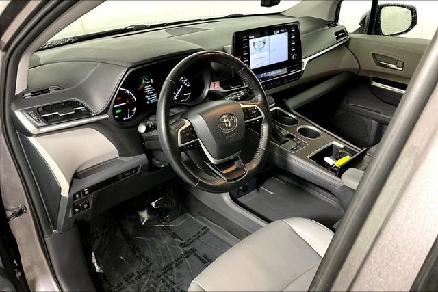 Used 2021 Toyota Sienna XLE image 13