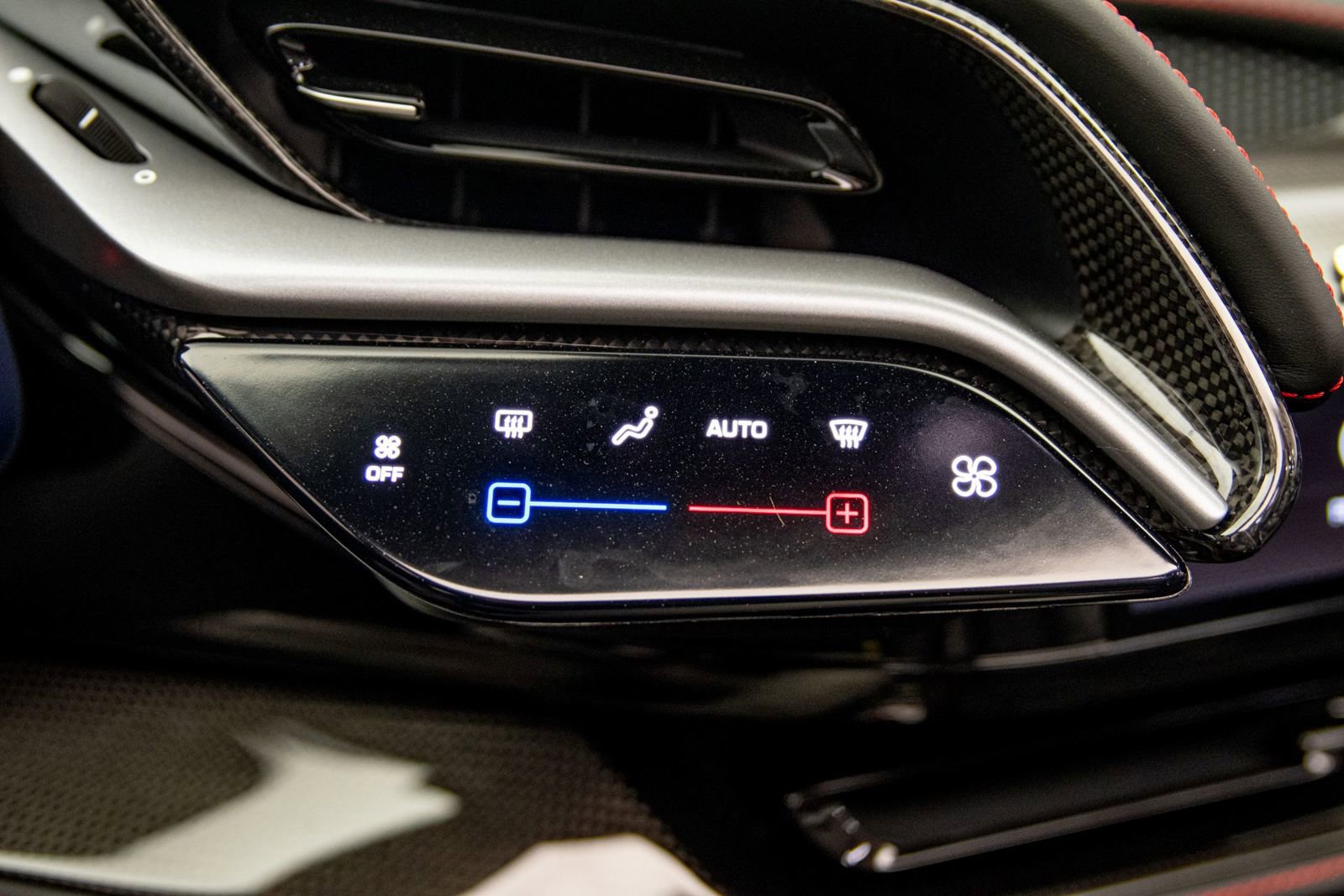 Used 2022 Ferrari SF90 Spider image 38