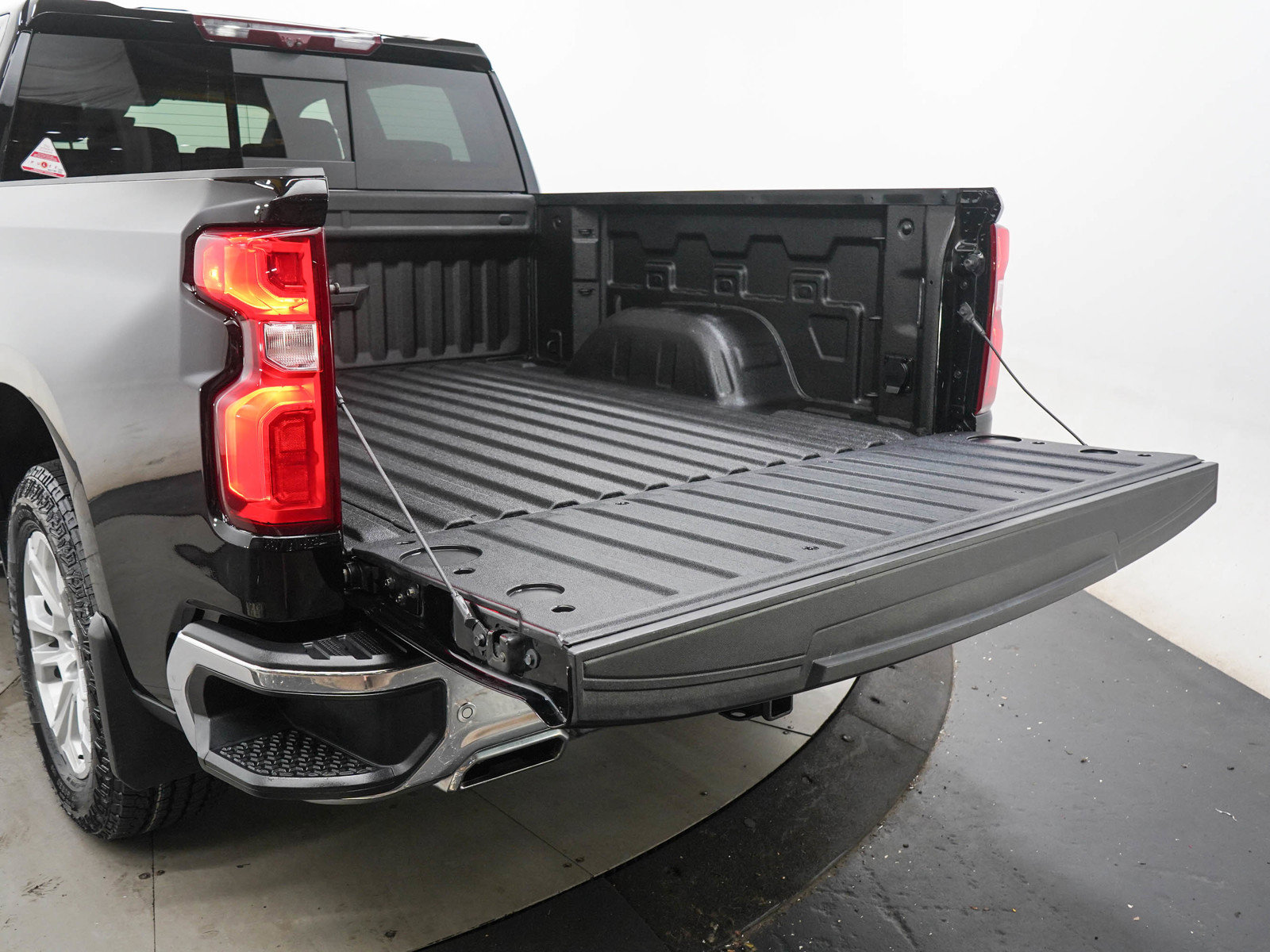 Used 2022 Chevrolet Silverado 1500 LTZ AWD/4WD image 11