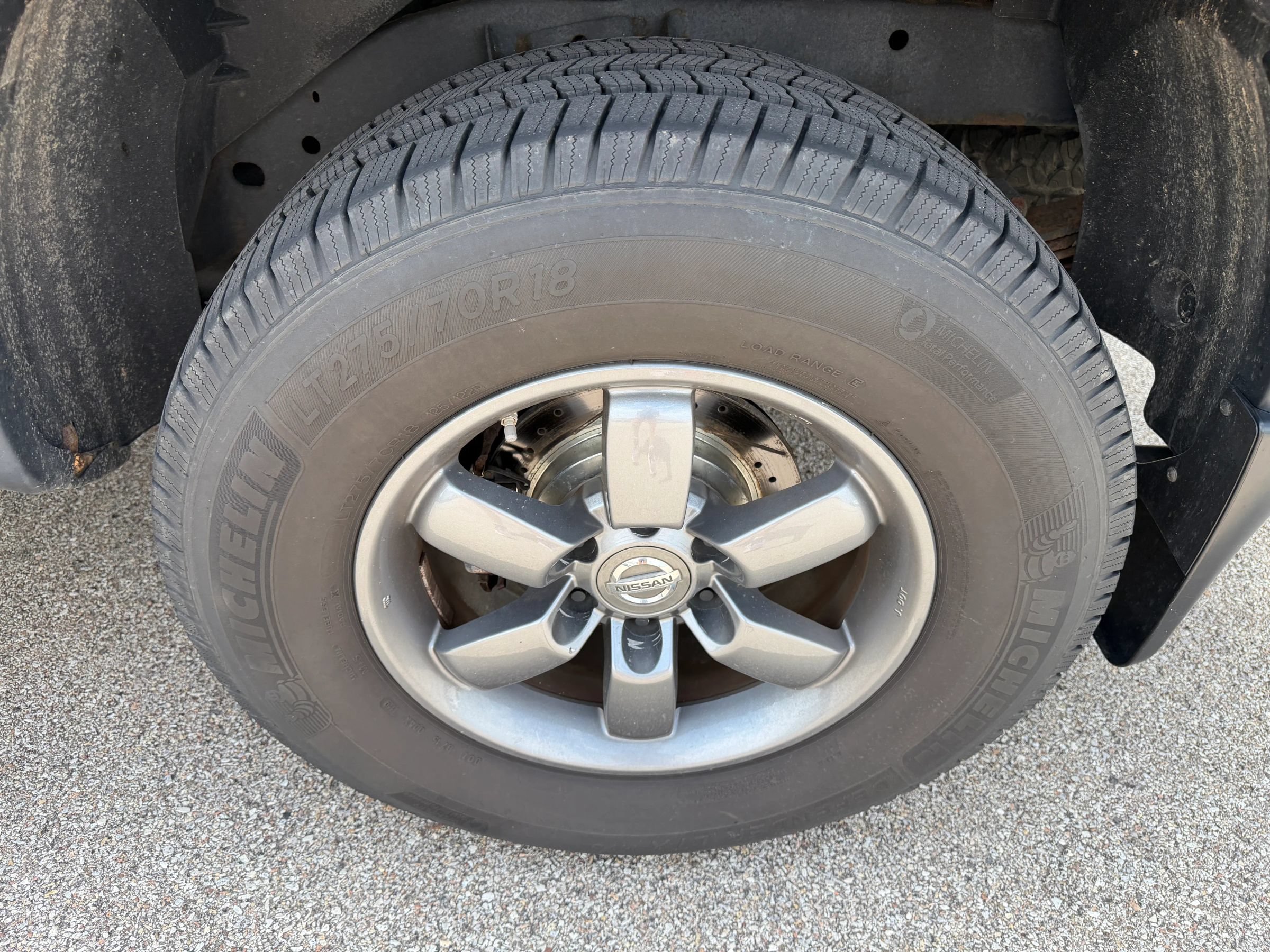 Used 2011 Nissan Titan 4x4 Crew Cab image 2