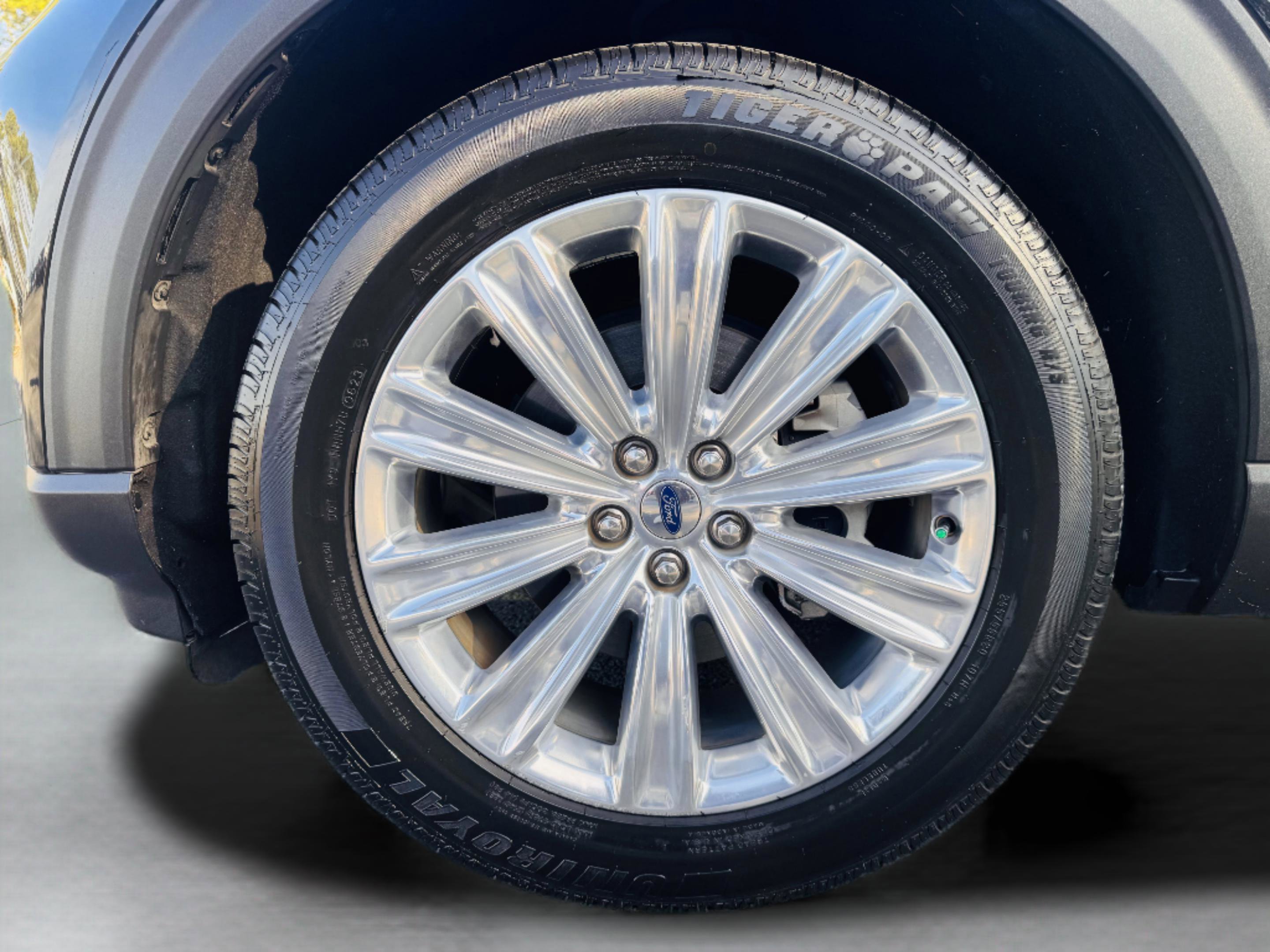 Used 2020 Ford Explorer Limited w/ Class III Trailer Tow Package image 9