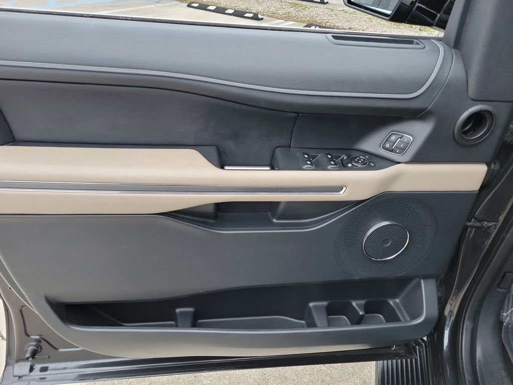 Used 2024 Ford Expedition Max XLT image 23