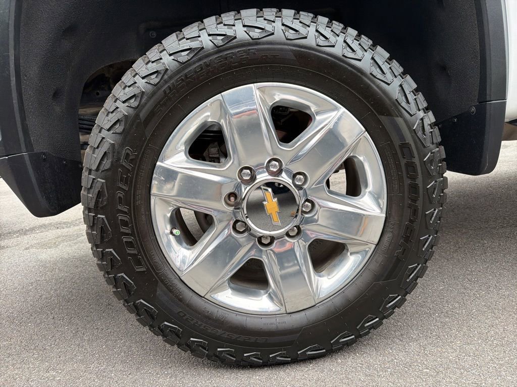 Used 2022 Chevrolet Silverado 2500 LTZ w/ LTZ Convenience Package image 12