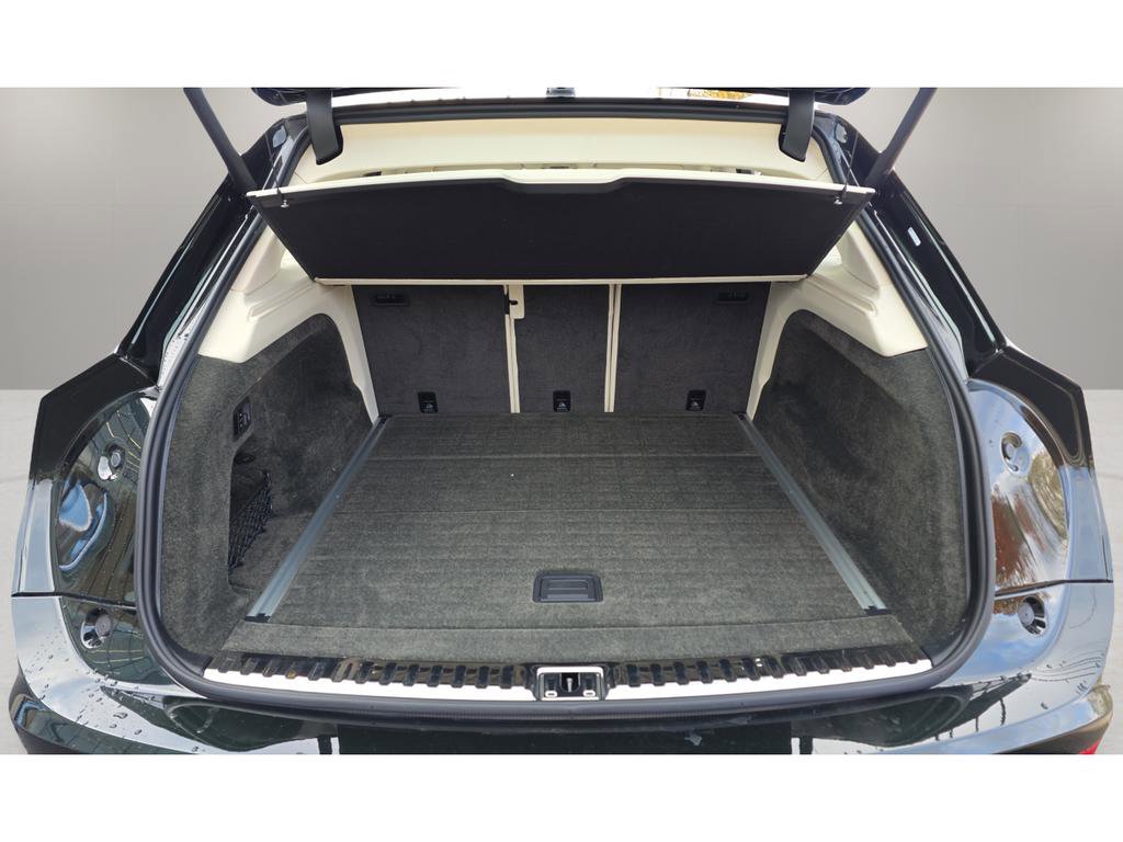 Used 2023 Bentley Bentayga image 38