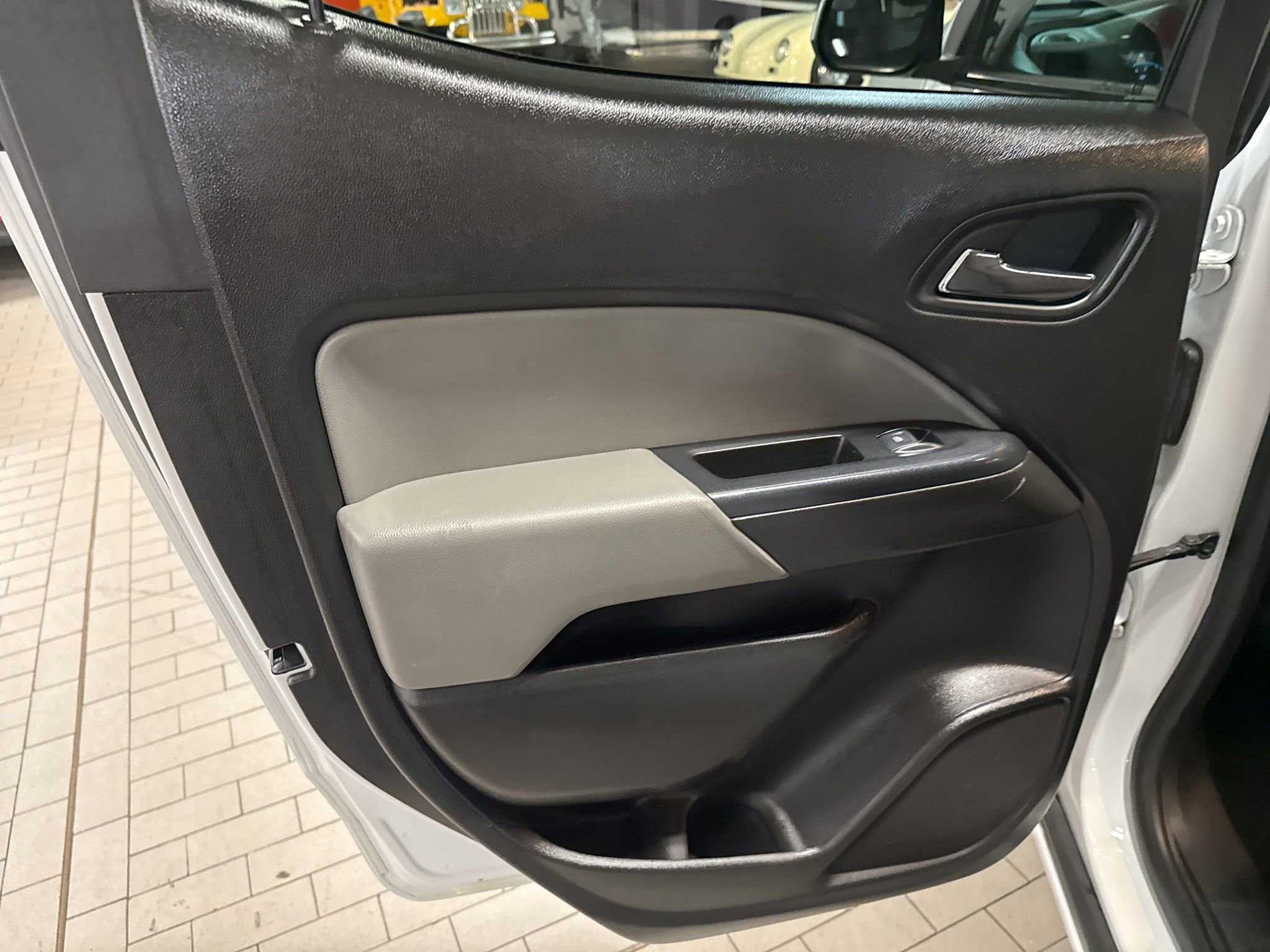 Used 2018 Chevrolet Colorado LT image 16