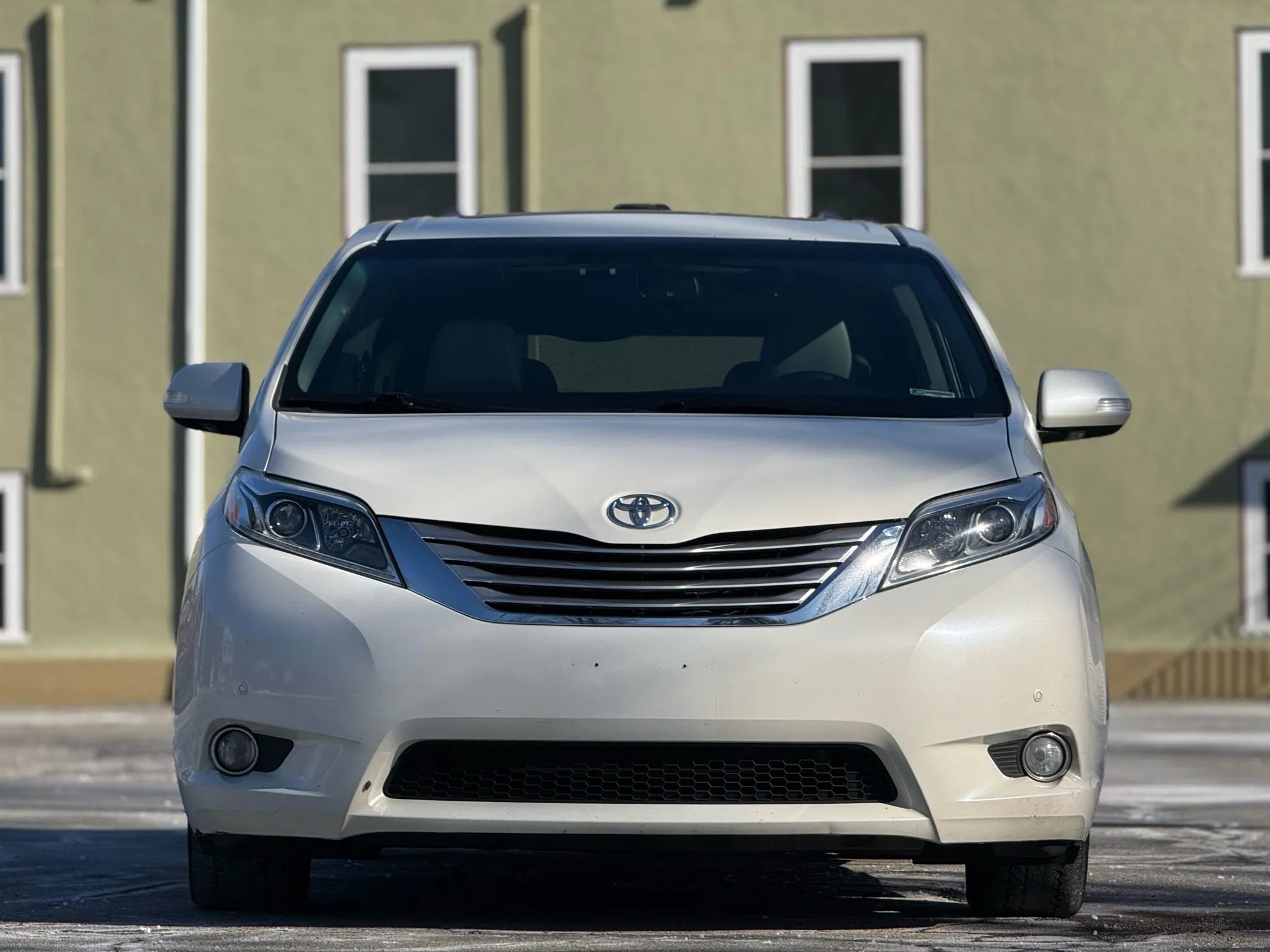 Used 2015 Toyota Sienna Limited image 3