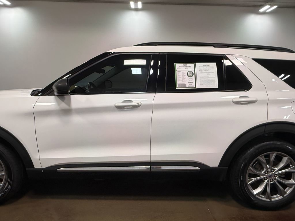 Used 2022 Ford Explorer XLT w/ Equipment Group 202A AWD/4WD image 37