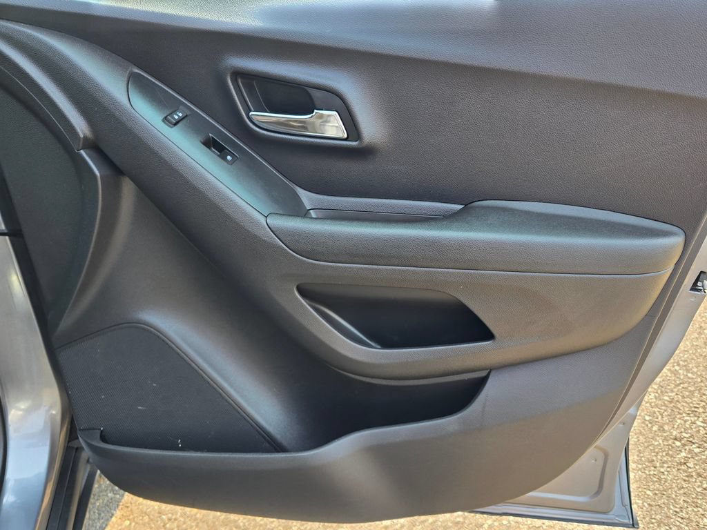 Used 2020 Chevrolet Trax LS w/ Tint and Cruise Package FWD image 20