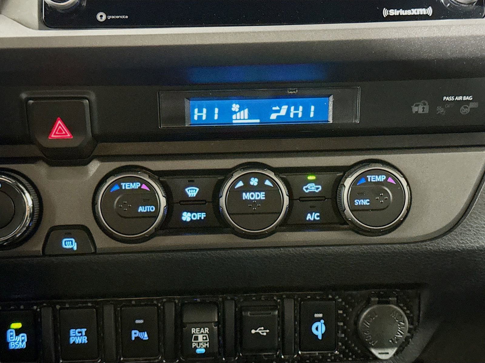 Used 2022 Toyota Tacoma TRD Off-Road w/ Technology Package image 15