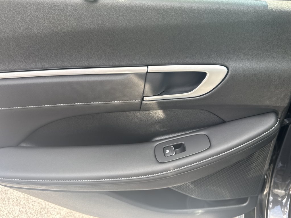 Used 2025 Hyundai Sonata Limited FWD image 19