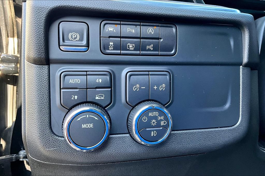 Used 2025 Chevrolet Tahoe High Country AWD/4WD image 32