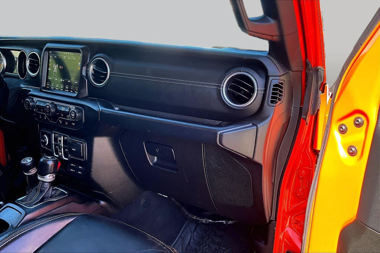 Used 2018 Jeep Wrangler Unlimited Sahara AWD/4WD image 19