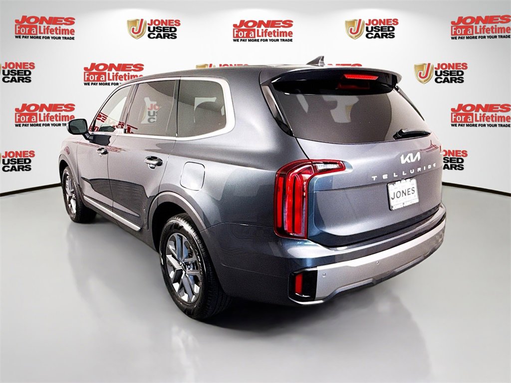 Used 2024 Kia Telluride LX image 2