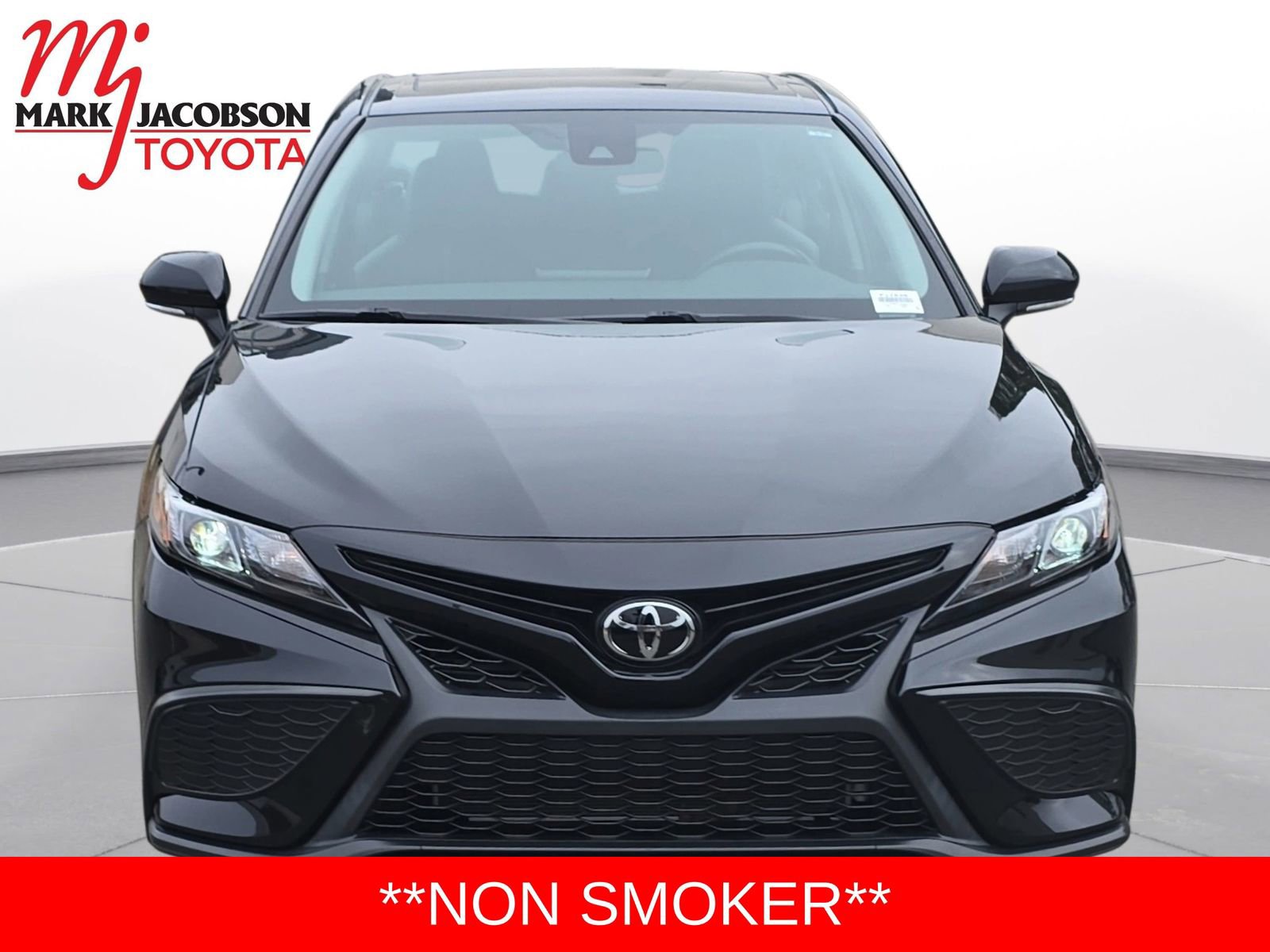 Used 2024 Toyota Camry SE image 2
