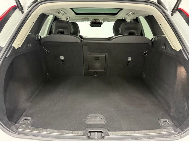 Used 2021 Volvo XC60 T6 Momentum image 27