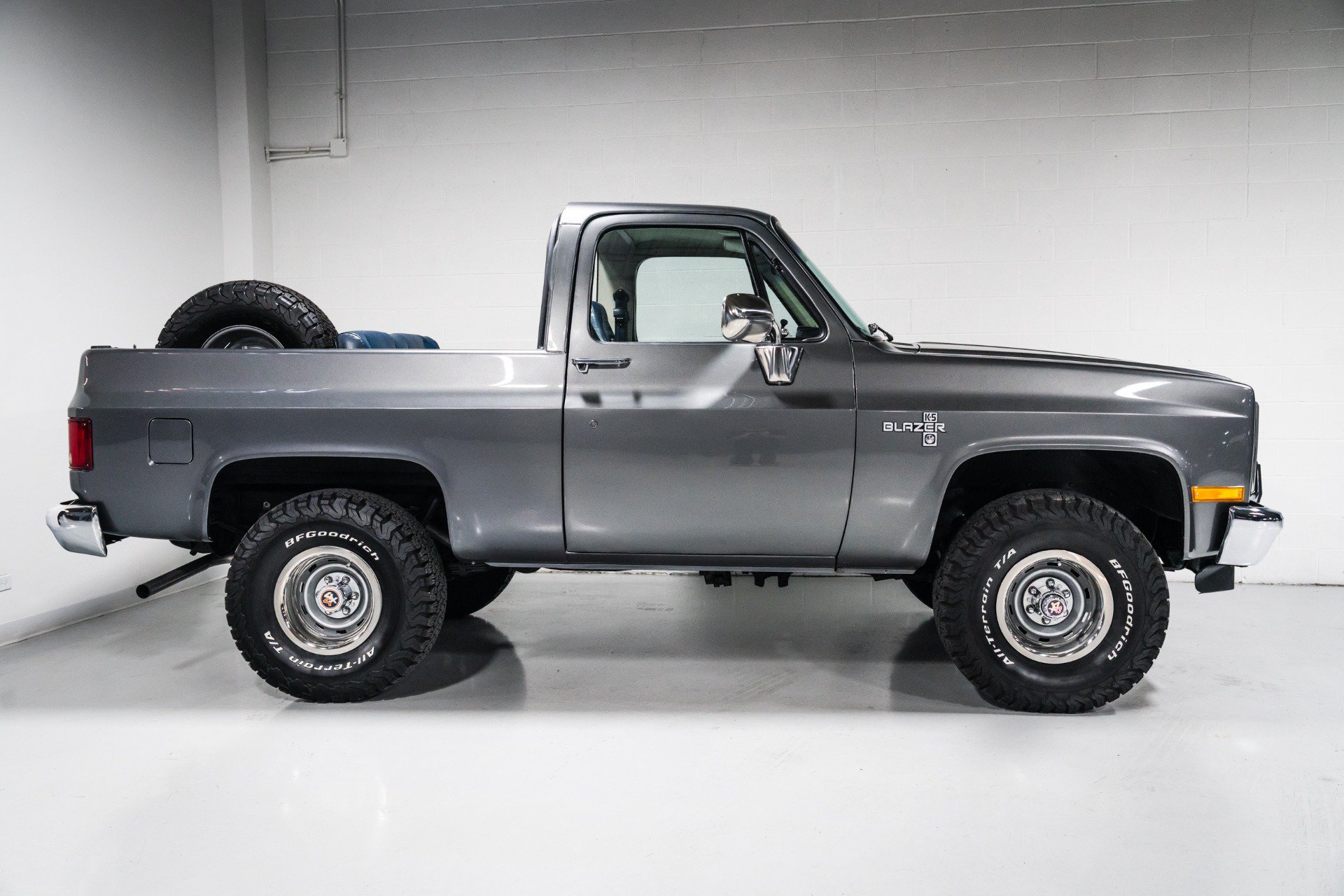 Used 1987 Chevrolet Blazer 4WD image 2