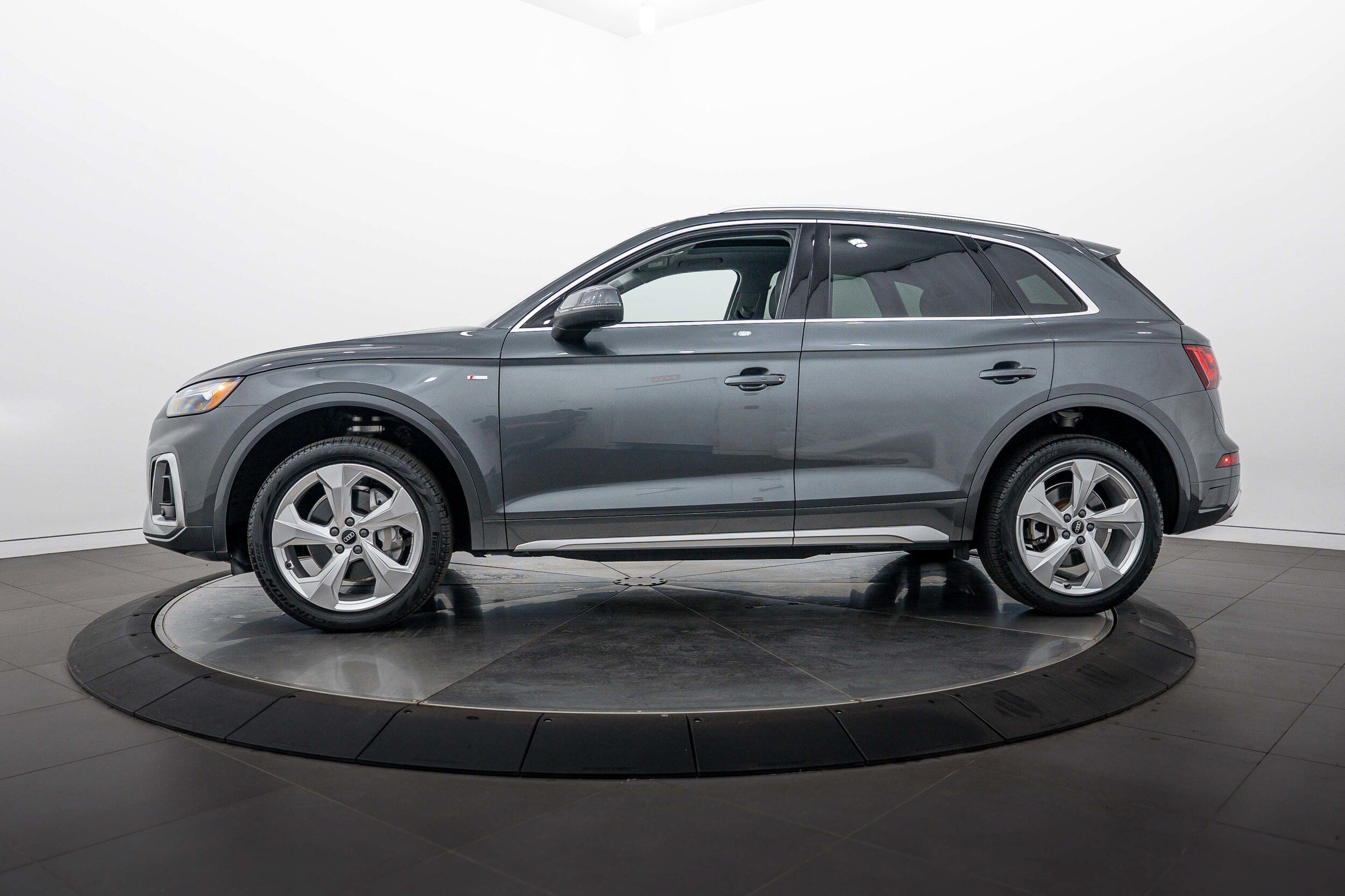 Certified 2024 Audi Q5 2.0T Premium Plus w/ Premium Plus Package AWD/4WD image 7