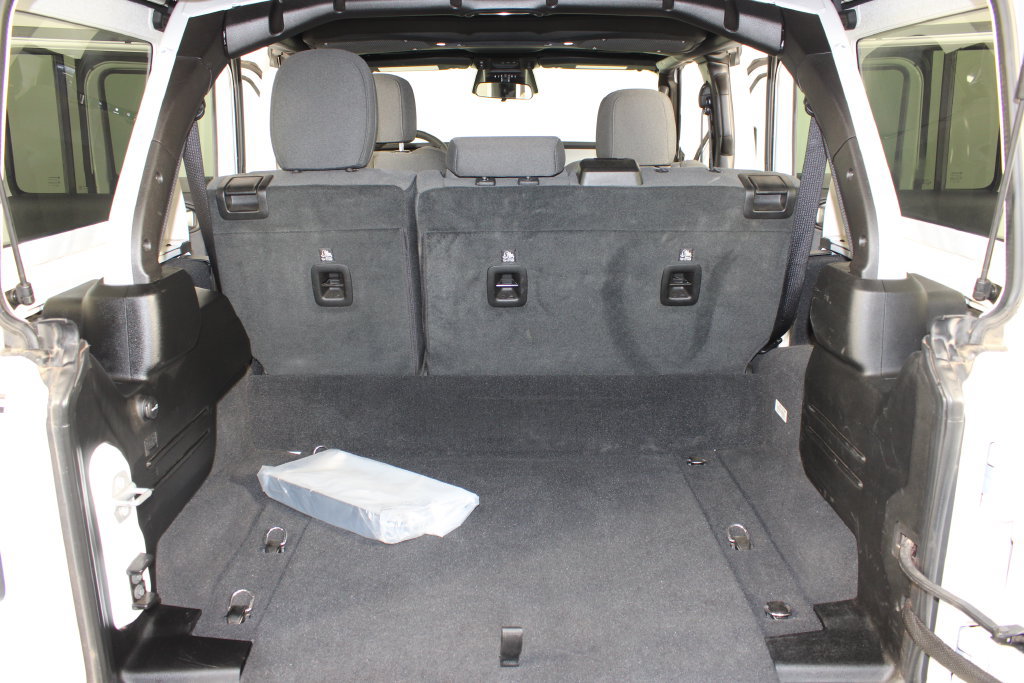 Used 2025 Jeep Wrangler Unlimited Sahara w/ Safety Group AWD/4WD image 17