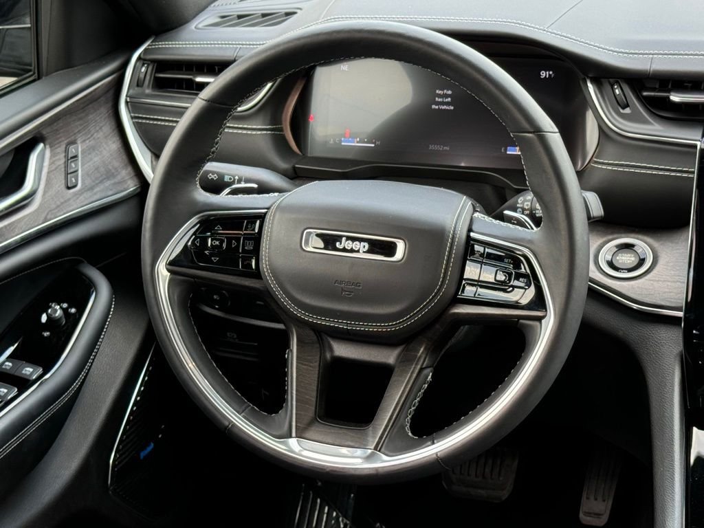 Used 2022 Jeep Grand Cherokee Overland AWD/4WD image 29