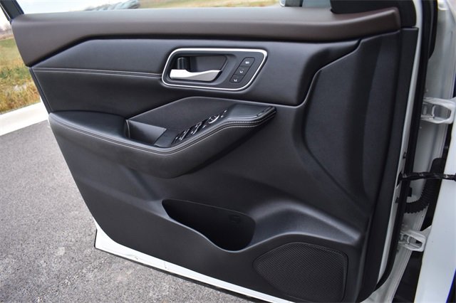 Used 2021 Nissan Rogue Platinum image 35